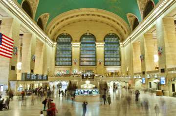 dispatch_async: The Apple Store is the best place to photograph Grand Central. (New York)